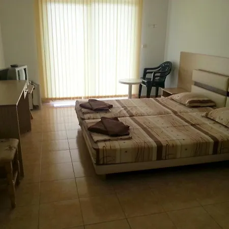 Family Hotel Cristal 3*